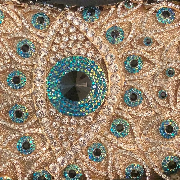 Gorgeous peacock eyespot bedazzled clutch - Picture 2 of 7